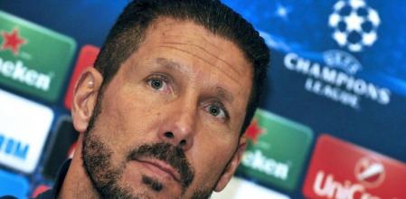 El entrenador del Atlético de Madrid, Diego Pablo Simeone durante la rueda de prensa celebrada en el estadio Karaiskaki en Atenas, Grecia hoy 15 de septiembre de 2014. El Olympiacos se enfrentará mañana al Atlético de Madrid en el primer partido de la fase de grupos de la Liga de Campeones