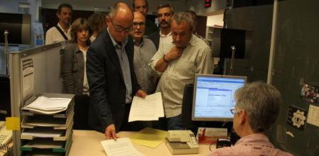 Regidores de CiU e ICV-EUiA de Badalona entran al registro la petición de un pleno extraordinario para debatir sobre el 9N
