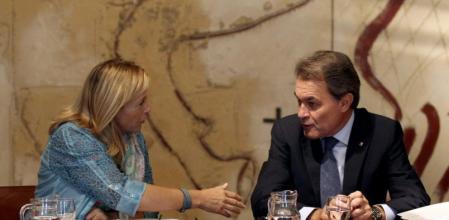 El presidente de la Generalitat, Artur Mas, junto a la vicepresidenta Joana Ortega, durante la reunión semanal del Consell Executiu