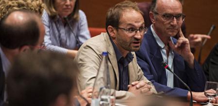 El portavoz de ICV-EUiA, Joan Herrera, durante la comparecencia de Pujol en el Parlament