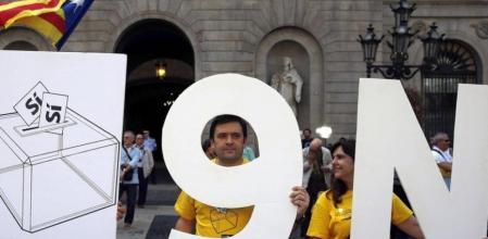 Algunos ciudadanos han mostrado símbolos pidiendo poder votar el próximo 9N