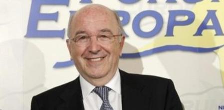 El vicepresidente de la Comisión Europea y comisario europeo de Competencia, Joaquín Almunia, momentos antes de pronunciar hoy una conferencia en los desayunos informativos de la tribuna Fórum Europa.