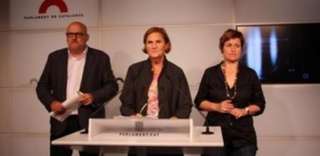 Núria De Gispert, Presidenta del Parlament, comparece junto a Lluís Corominas y Anna Simó, vicepresidentes. Son los tres diputados de la Cámara catalan que cobran los sueldos más altos