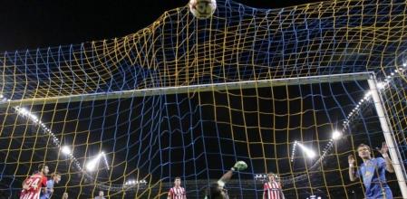 Gorka Iraizoz recibe el tanto de Denis Polyakov en Bulgaria