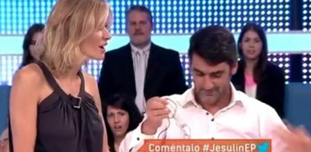 Susana Griso no sabe cómo reaccionar cuando el ex matador de toros dice que abandona el plató porque le han preguntado de un tema que no estaba pacatado