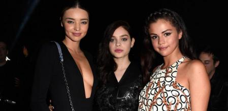 Miranda Kerr, Odeya Rush y Selena Gomez, en el desfile de Louis Vuitton el 1 de octubre de 2014 en Paris