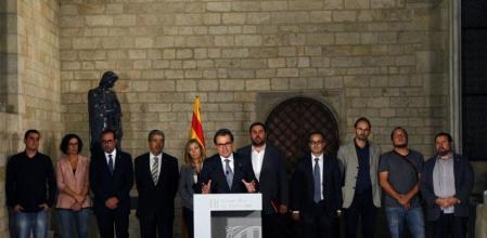 El bloque proconsulta en el Palau de la Generalitat