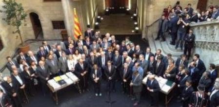 El president de la Generalitat Artur Mas, se dirige a los alcaldes de los municipios que apoyan la consulta del 9-N en el Palau de la Generalitat.
