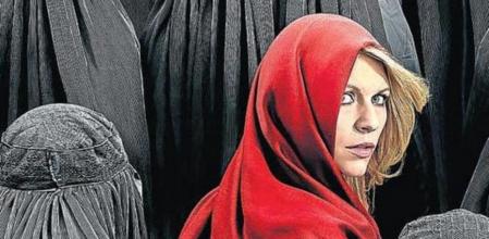 La muerte de Brody no lleva a Carrie al abismo, ya que tiene su trastorno bipolar bajo control