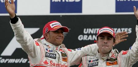 Fernando Alonso y Lewis Hamilton, durante el año que compartieron en McLaren