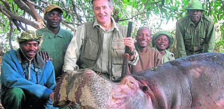 Miguel Blesa de cacería en Tanzania.