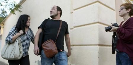 Los diputados de la CUP, David Fernández e Isabel Vallet, a su llegada al Palacio de Pedralbes