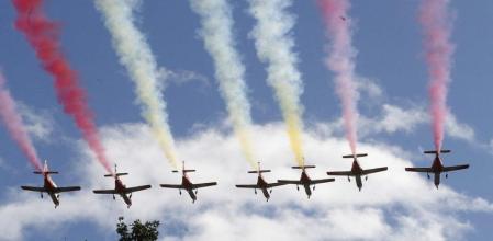 La patrulla Águila de la Academia General del Aire, durante el desfile aéreo de Madrid
