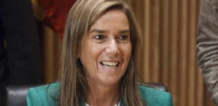La ministra de Sanidad, Ana Mato, al inicio de su comparecencia en la Comisión de Sanidad del Congreso