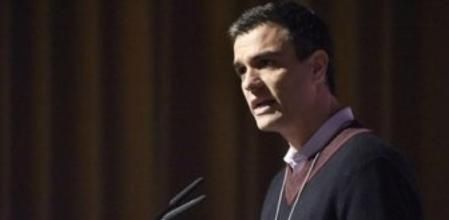 El secretario general del PSOE, Pedro Sánchez, interviene durante la inauguración de la jornada de promoción de iniciativa empresarial organizada por la Federación de Asociaciones de Mujeres Rurales (Fademur).