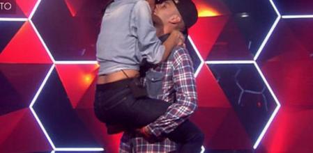 Omar y Lucía se despiden tras saberse que es ella quien debe abandonar la casa