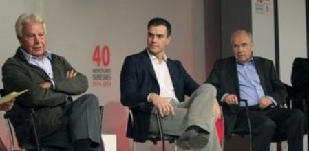El secretario general del PSOE, Pedro Sánchez, el expresidente del Gobierno Felipe González y el exvicepresidente Alfonso Guerra.