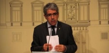 Homs atiende a los medios de comunicación en el Palau de la Generalitat.