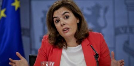 La vicepresidenta del Gobierno, Soraya Sáenz de Santamaría, durante la rueda de prensa ofrecida al término de la reunión del Consejo de Ministros celebrada hoy en Madrid.