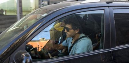 Oleguer Pujol, saliendo de su vivienda el pasado mes de octubre.