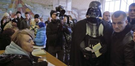 Darth Vader vota en Ucrania