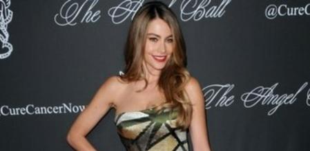 Sofia Vergara posa en el acto The Angel Ball