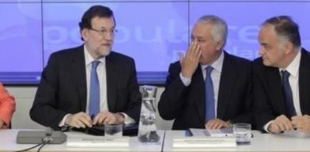 El presidente del Gobierno, junto a Arenas y González Pons, en una foto de archivo