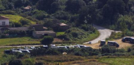 Las furgonetas del CNP reubicadas en un polígono industrial de Pineda