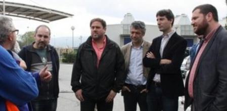 El presidente de ERC, Oriol Junqueras, durante la reunió con los trabajadores de Alstom, en Santa Perpètua de Mogoda
