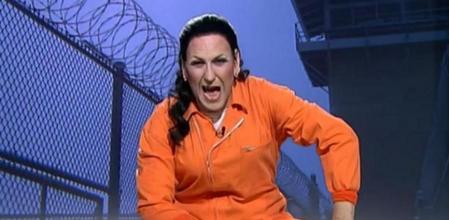 El cómico de 'El Intermedio' parodia a la tonadillera, a pocos díass de entrar en prisión, en una escena titulada 'Cantoranch is the new black'