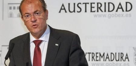 El presidente del Gobierno de Extremadura, José Antonio Monago, durante la rueda de prensa que ha ofrecido hoy en la sede del Gobierno de Extremadura.