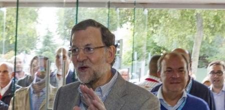 El presidente del Gobierno, Mariano Rajoy, a su llegada a la clausura de las jornadas sobre buen gobierno autonómico que se celebran en Cáceres