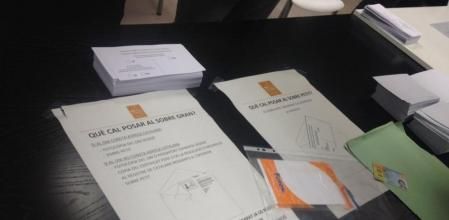 Mesa informativa de cómo votar en el 9N ubicada en Bruselas.