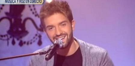 El cantante eligió el programa de María Teresa Campos para ofrecer en primicia cuatro de los temas que incluye su nuevo álbum