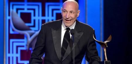 Sam Simon, creador de 'Los Simpson', durante la entrega de un premio por sus donaciones antes de morir de un cáncer de colon