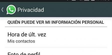 Para desactivar el doble tick azul hay que acceder a Ajustes Privaciidad y desmarcar la opción Read Receips