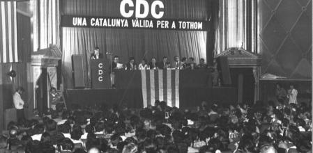 Acto de presentación del partido el 15 de octubre de 1976 en Girona, en el que aparecen, entre otros, Jordi Pujol y Miquel Roca