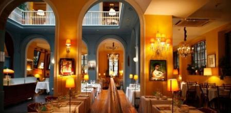 Uno de los salones del restaurante Senyor Parellada