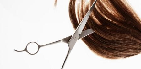 El cabello se debe cortar cada dos meses para sanear las puntas