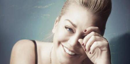 Belén Esteban recrea una famosa portada de Sharon Stone en 'Vanity Fair'