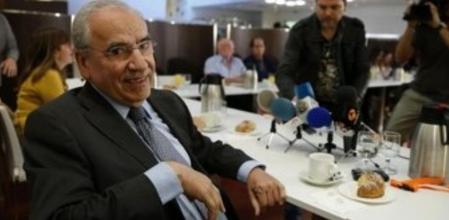 El diputado socialista Alfonso Guerra participó en un desayuno informativo de la Asociación de Periodistas Parlamentarios a pocas semanas de dejar su escaño después de casi 40 años ininterrumpidos en el Congreso.