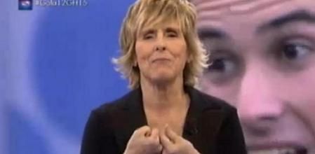 La presentadora de 'Gran Hermano' tuvo palabras en la gala de anoche tanto para la familia de la Duquesa de Aba como para la tonadillera, que estaba a punto de entrar en prisión