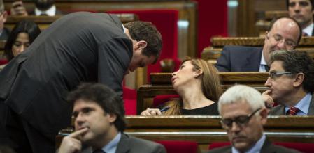 Albert Rivera (C's) y Alicia Sánchez-Camacho (PPC) conversan en el hemiciclo del Parlament