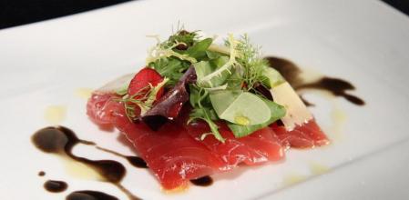 Tartaleta de atún marinado