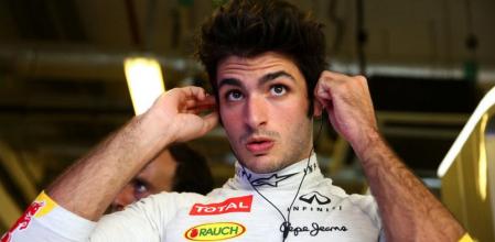 Carlos Sainz Jr. en el primer día de test con el monoplaza de Red Bull