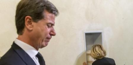 Cayetano Martínez de Irujo, llora la muerte de su madre, la duquesa de Alba