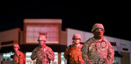 Miembros de la Guardia Nacional en Ferguson