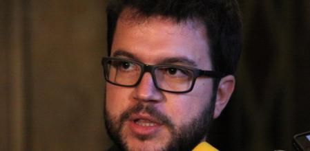 Pere Aragonès, diputado de ERC, en los pasillos del Parlament