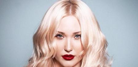 La modelo Hayley Hasselhoff, hija del actor David Hasselhoff, triunfa con su figura curvilínea y su rubia belleza
