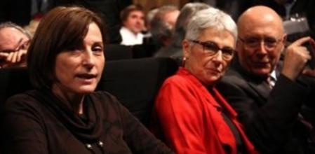La presidenta de la ANC, Carme Forcadell, al lado de la de Òmnium Cultural, Muriel Casals y del coordinador del Pacte Nacional pel Dret a Decidir, Joan Rigol